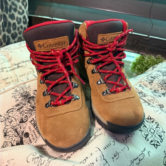 Columbia Tan Hiking Boots with Red and Blue Details - Picture 1 of 13